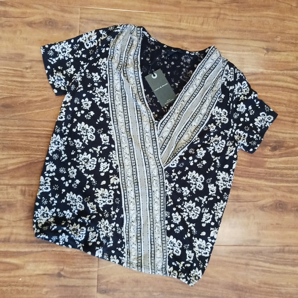 Lucky Brand Tops - NWT Lucky Brand Short Sleeve V-Neck Top, Small